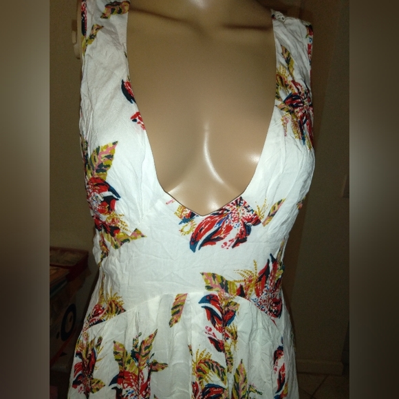 BNWT FREE PEOPLE DRESS SZ SM WHITE FLORAL MESH OPEN BACK PLUNGING NECKLINE - Picture 2 of 8